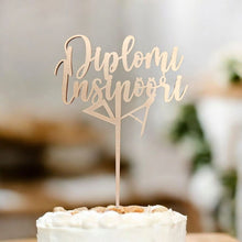 Katso kuvagalleriassa, Kakkukoriste valmistuneelle