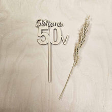 Katso kuvagalleriassa, 50-vuotissynttäreille kakku, 50 vuotisjuhlat, kakkukoriste viisikymppisiin, hieno puinen kakkukoriste iällä