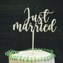 Katso kuvagalleriassa, kotimaiset hääkakkukoristeet, hääkoristeet vanerista, kakkukoriste häihin, hääkakku, kihlajaiskakku