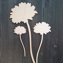 Katso kuvagalleriassa, kaunis puinen kukka maljakkoon, ikikukka, nätti puukukka