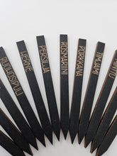 Katso kuvagalleriassa, Yrttitikut