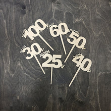 Katso kuvagalleriassa, noin_kakkukoriste_puiset_kakkukoristeet_syntymäpäiväjuhla_kotimainen_vanerikoriste