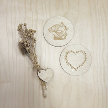 Katso kuvagalleriassa, kotimainen puinen lasinalunen kala-aiheinen lasinalunen ja sydänlasinalunen maesema