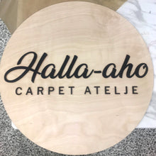 Katso kuvagalleriassa, Logokyltit