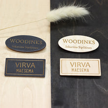 Katso kuvagalleriassa, Nimikyltti rintaan