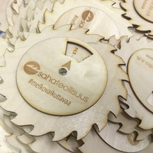 Katso kuvagalleriassa, Parkkikiekot omalla logolla