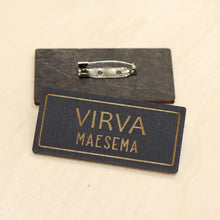 Katso kuvagalleriassa, Nimikyltti rintaan