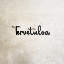 Katso kuvagalleriassa, puusta valmistettu tervetuloa kyltti ulko-oveen musta