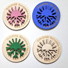 Katso kuvagalleriassa, Oulu2026 -pinssit
