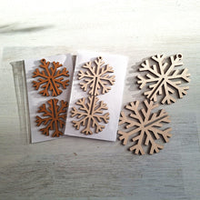 Katso kuvagalleriassa, Puiset joulutähtipallot
