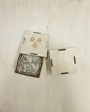 Katso kuvagalleriassa, Rasia lasinalusille tai koruille
