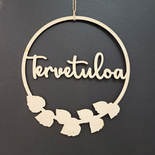 Katso kuvagalleriassa, kotimainen_puukranssi_koivunoksa_tervetuloa_ovikranssi_vanerikranssi
